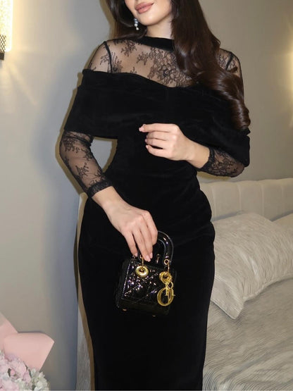 Adélaïde | Élégante Robe Longue en Velours Noir avec Dentelle